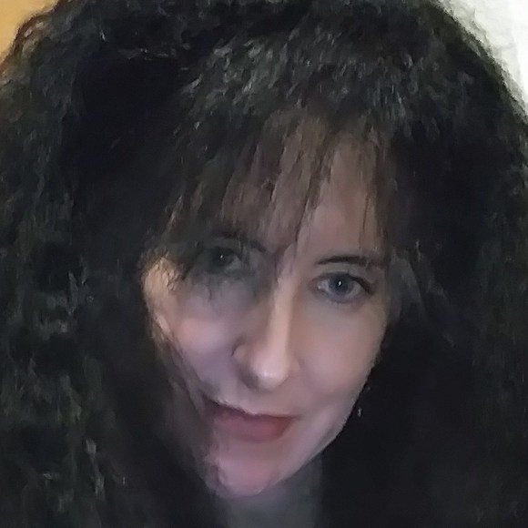 Meet your Posher, Lara - Picture 1 of 1